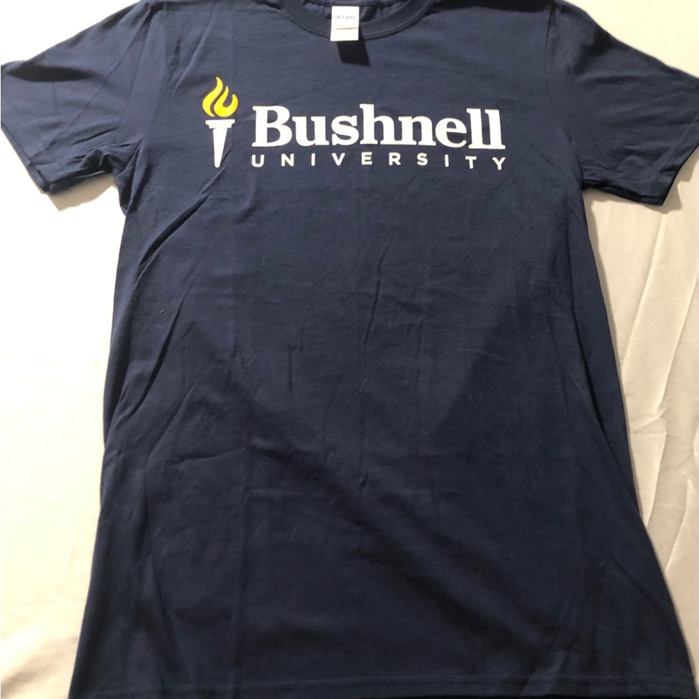 Bushnell university size M basic tee